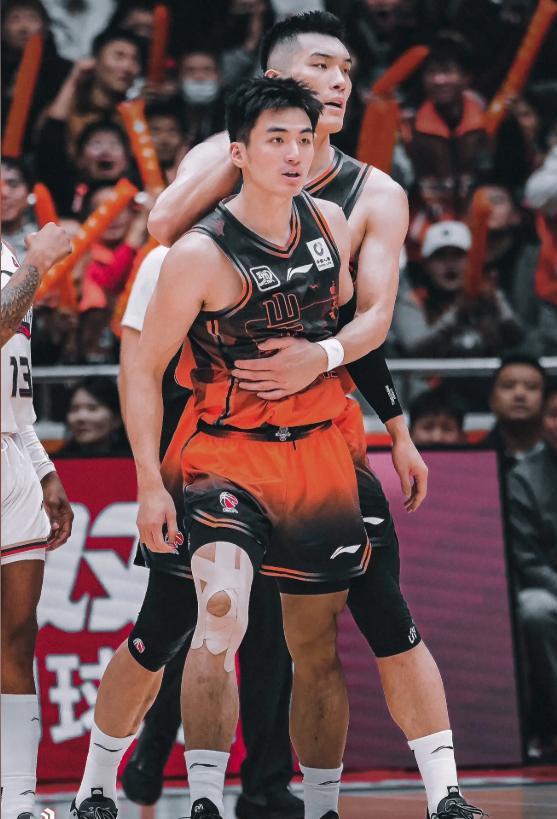 詹姆斯下家是哪？预测网站晒概率：骑士最有可能 勇热也有机会