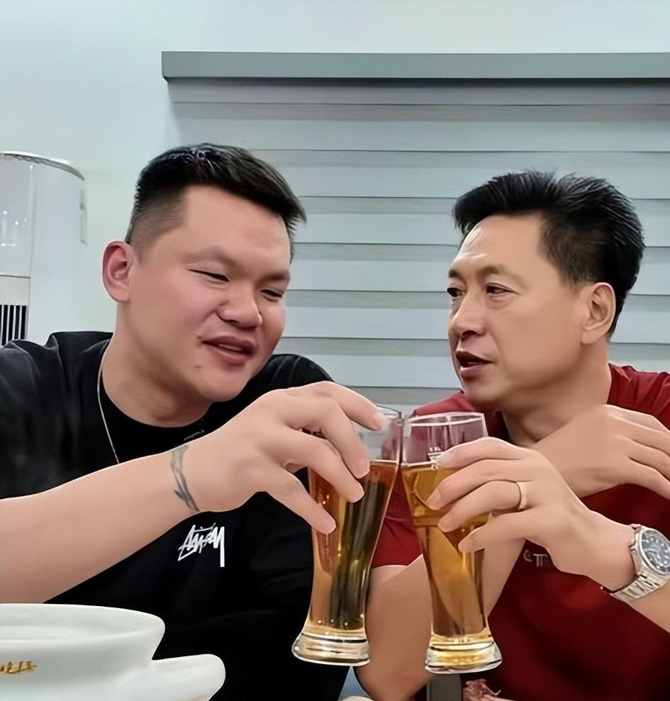 WTA赛事来了位AI“情绪搭子”：镭萌bibo探索情感陪伴机器人新场景